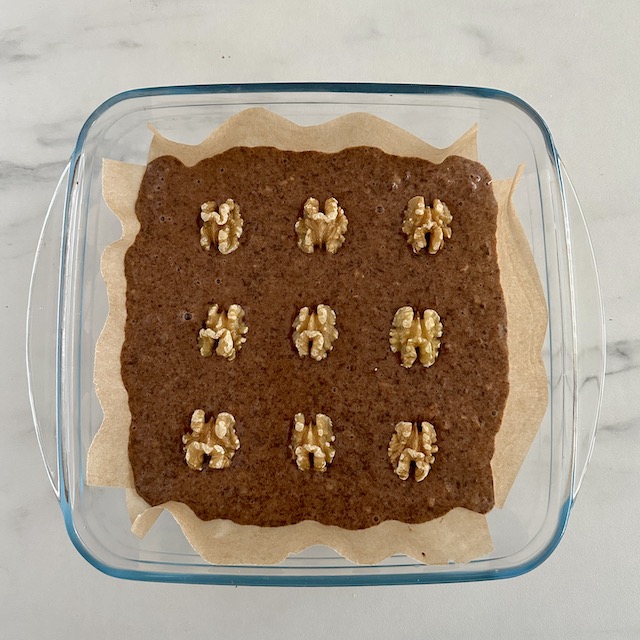 Brownie compote de pommes : mettre dans un moule en enfourner