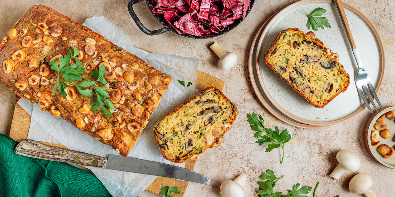 Plumcake ai funghi, asiago e nocciole