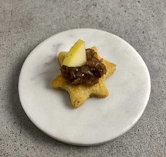 Recette Yuka - Sablé apéritif au thym, confit d'échalote & pomme