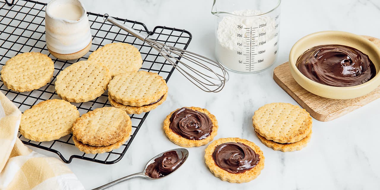 Biscotti ripieni al cioccolato