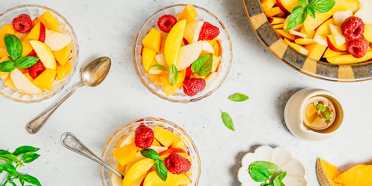 Salade de fruits d&rsquo;été au sirop de citron & basilic