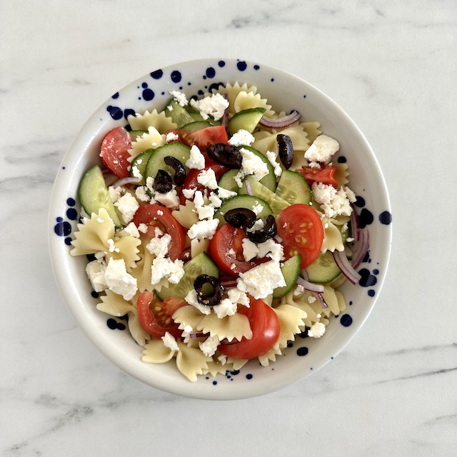 Dressez et assaisonnez la salade